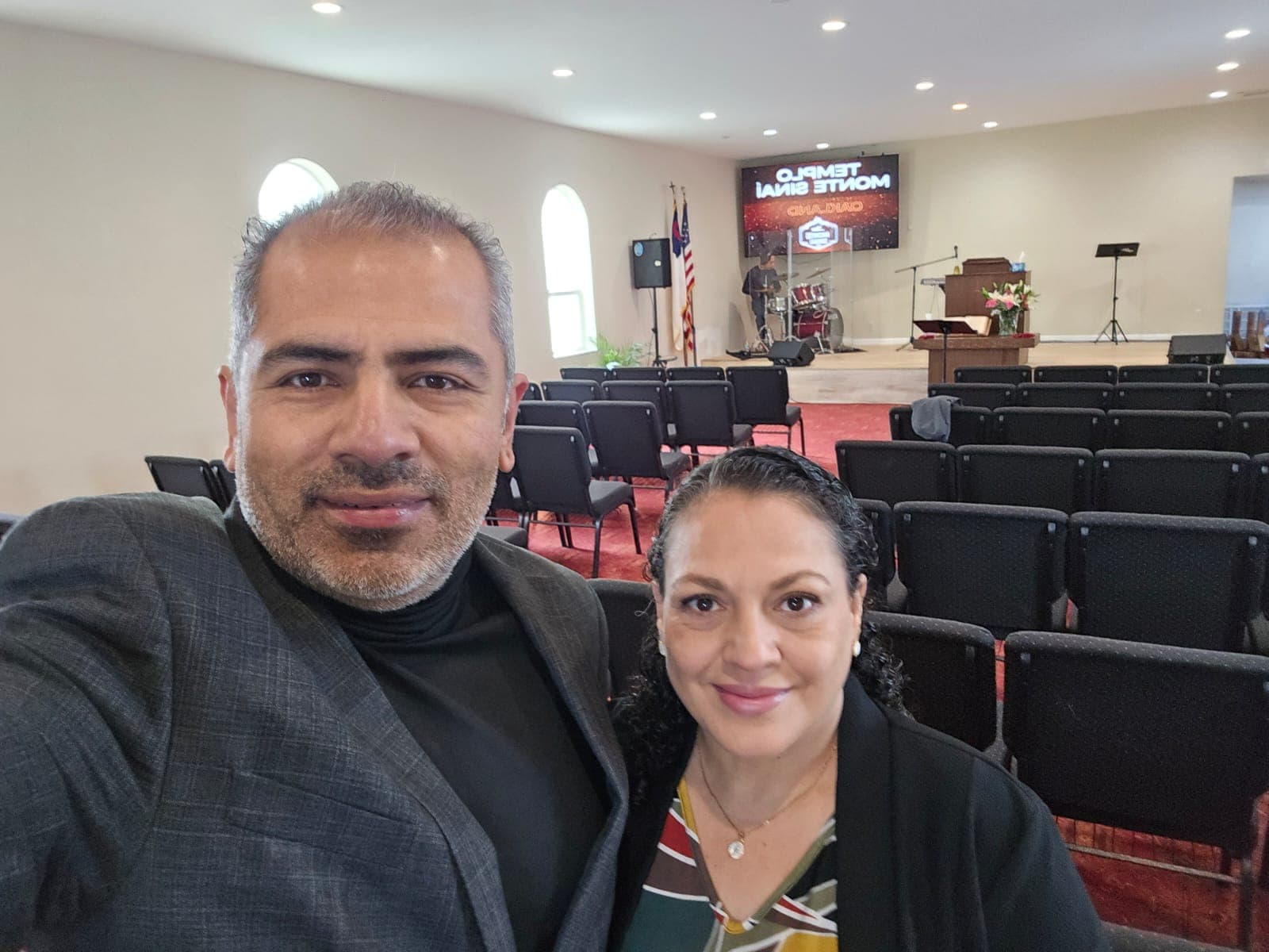 Pastor Carlos Herrera y Pastora Erika Herrera — Templo Monte Sinai